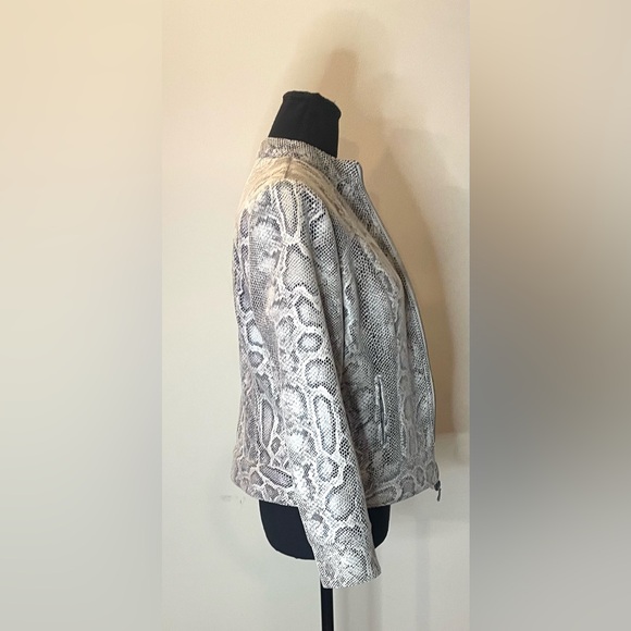 Ruby Rd- Snake print‎ white and gray jacket Size 12 - Picture 3 of 7